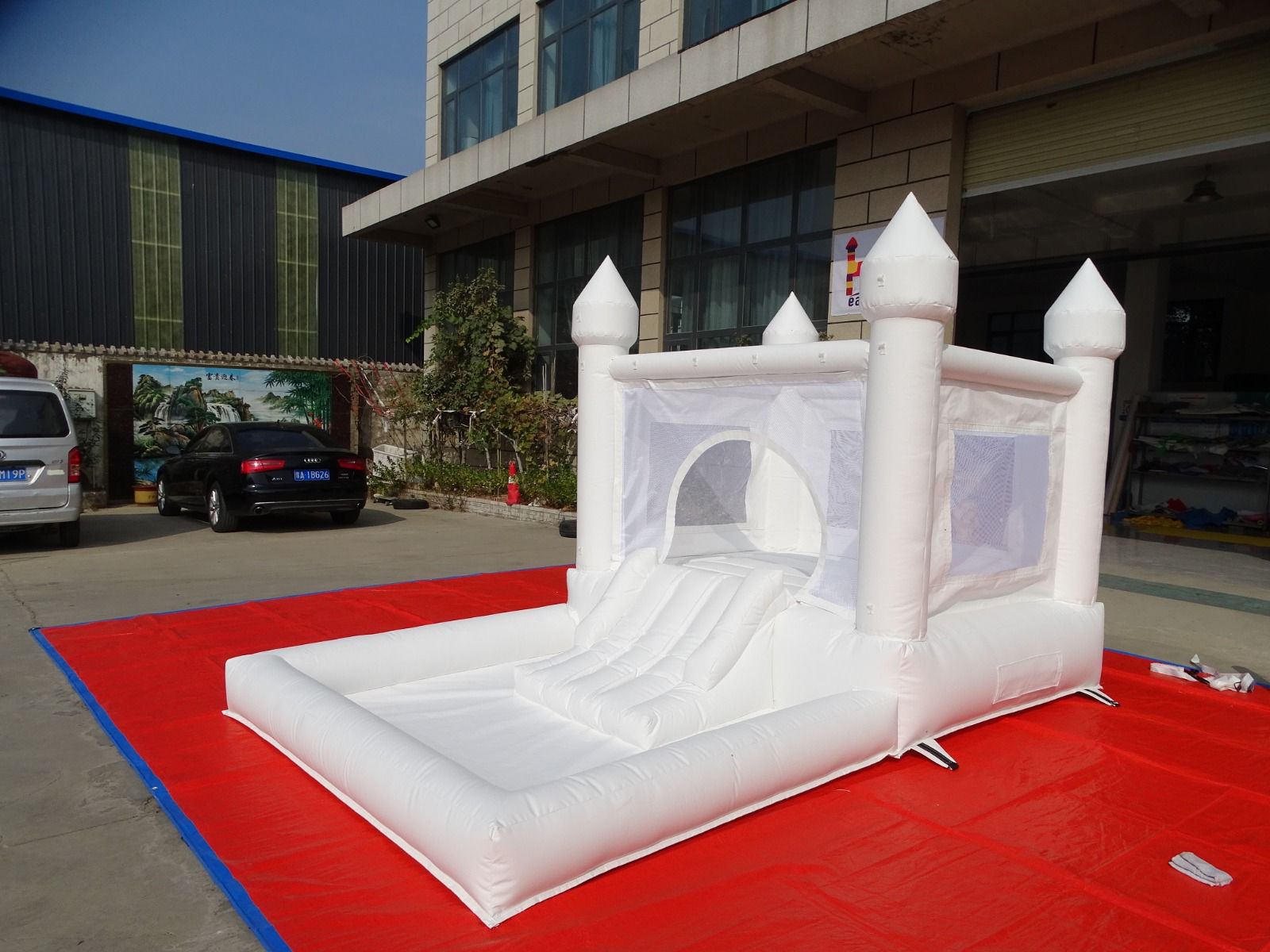 White House with Pool 2